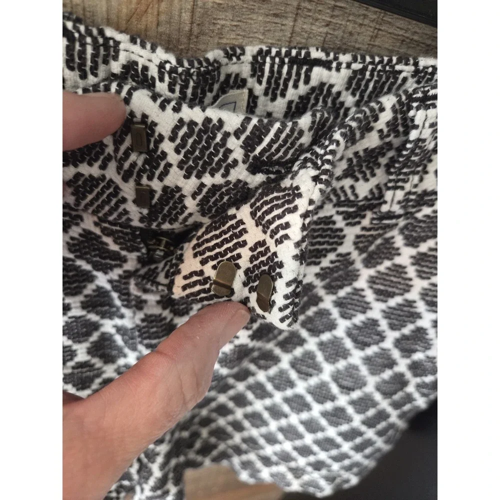 Khakis by Gap City 3 Inch shorts in a black and white geometric pattern